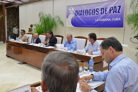 Gobierno nacional y las FARC-EP presentaron el pasado 5 de agosto de 2016 en La Habana los protocolos del acuerdo sobre cese al fuego y de hostilidades bilateral y definitivo y la dejación de armas. Foto Omar Nieto Remolino / Oficina del Alto Comisionado para la Paz.