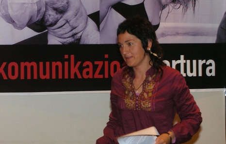 Nekane Txapartegi en 2007, en una comparecencia junto a personas torturadas por los diferentes cuerpos policiales. (Luis Jauregialtzo/Argazki Press)